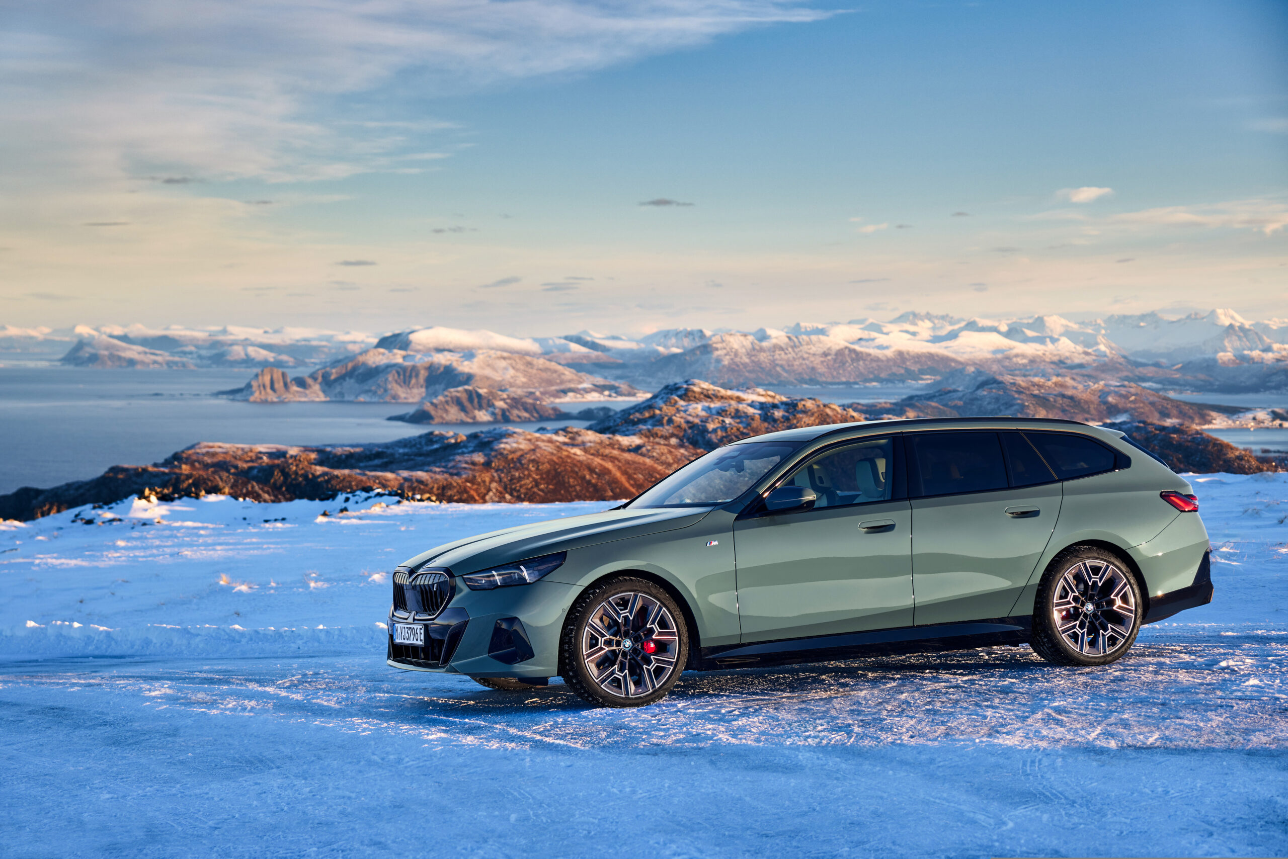 22 février 2024À la une Actualités Electriques (BEV) Nouveautés La nouvelle BMW série 5 Touring arrive avec une version électrique et des mises à jour technologiques