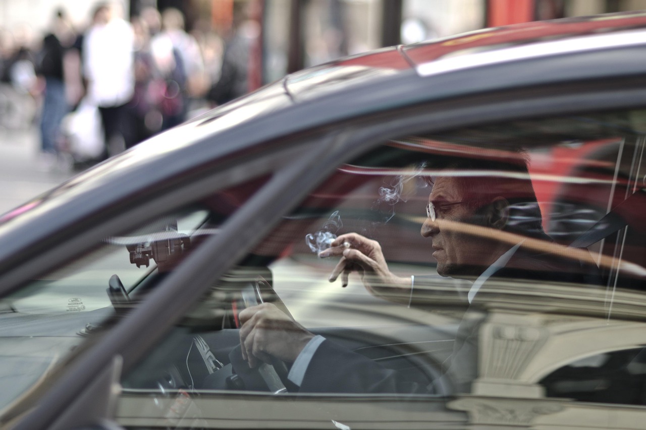 La France envisage d’instaurer un âge maximal de conduite : enjeux et perspectives