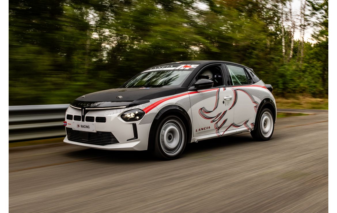 16 août 2025À la une Actualités Thermique (ICE) Lancia Ypsilon HF Racing : le retour triomphal d’une icône en rallye !
