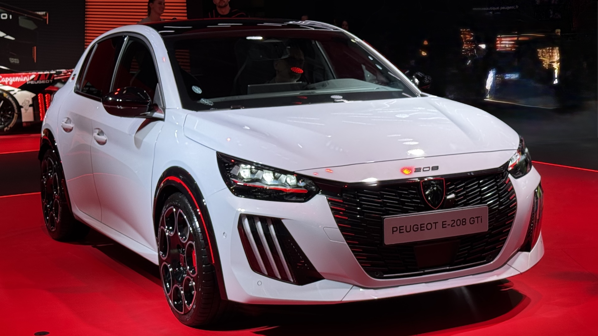 La Peugeot E-208 GTi ressuscite le mythe en mode survolté !
